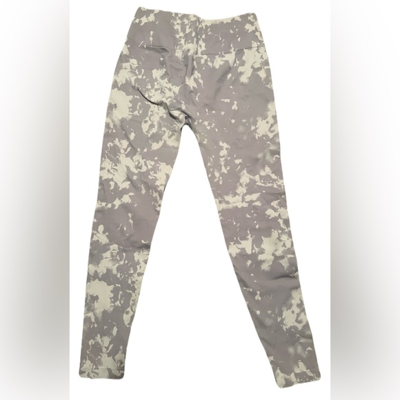 Like New Yeoreo Gray and White Camo Leggings - Picture 3 of 6